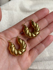 Twist U earring