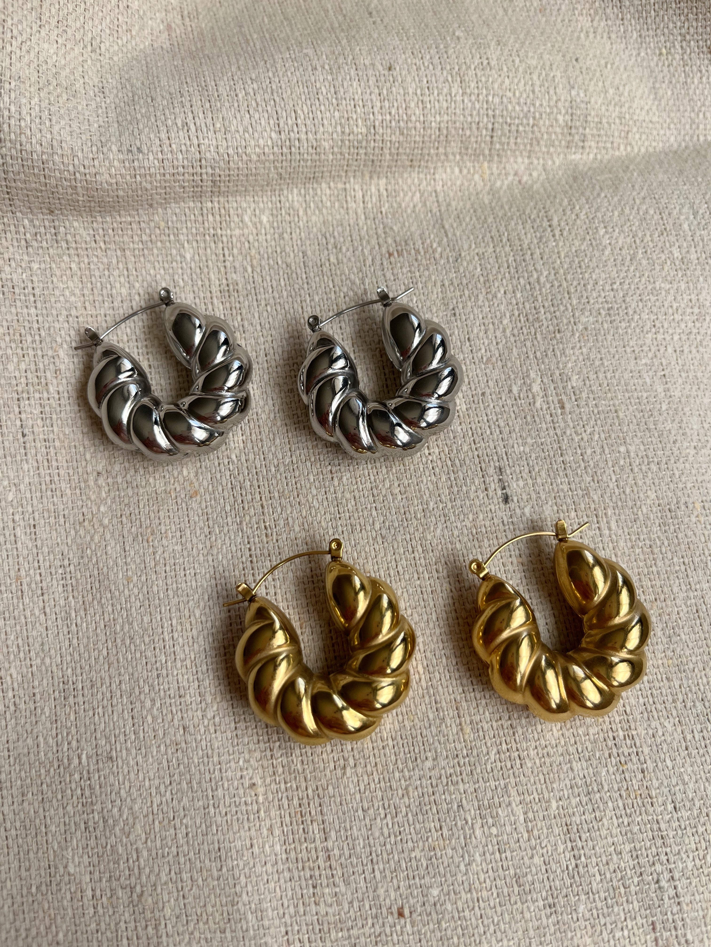Twist U earring